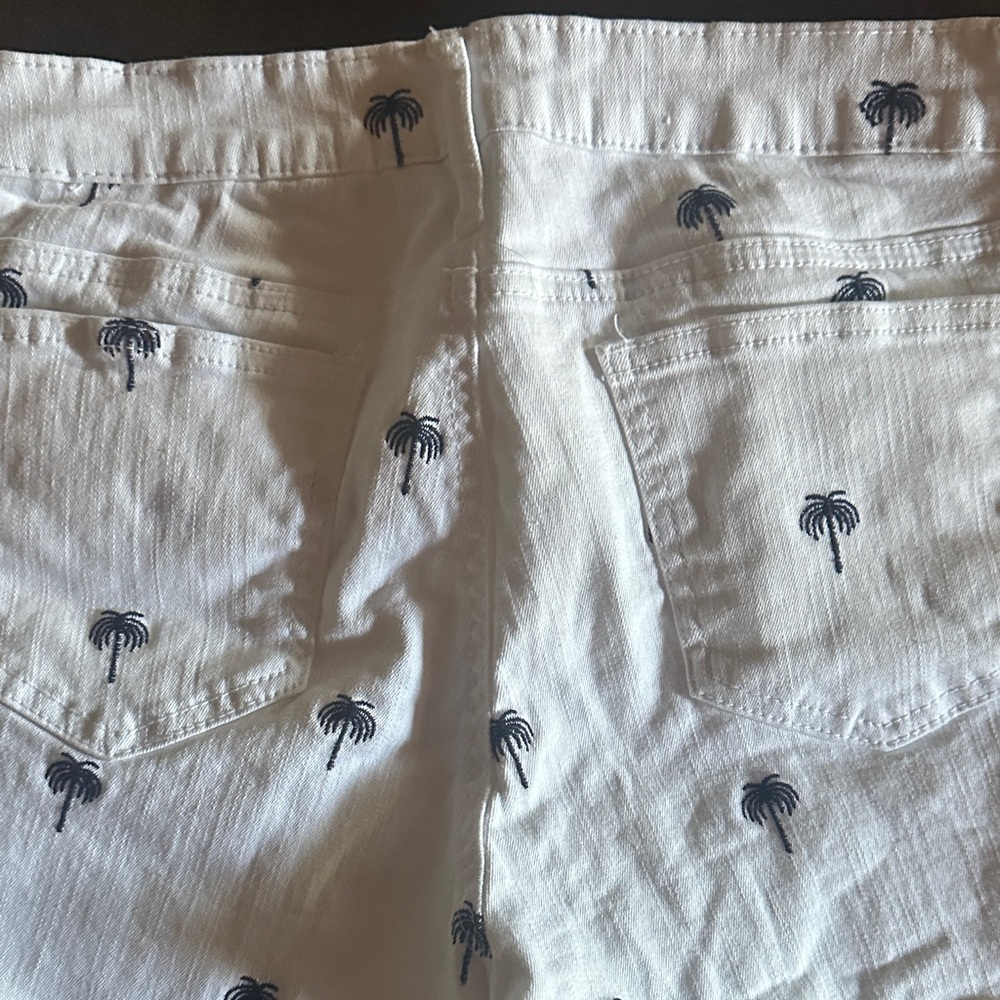 Crown & Ivy White Jean Shorts with Navy Palm Print - Picture 5 of 7